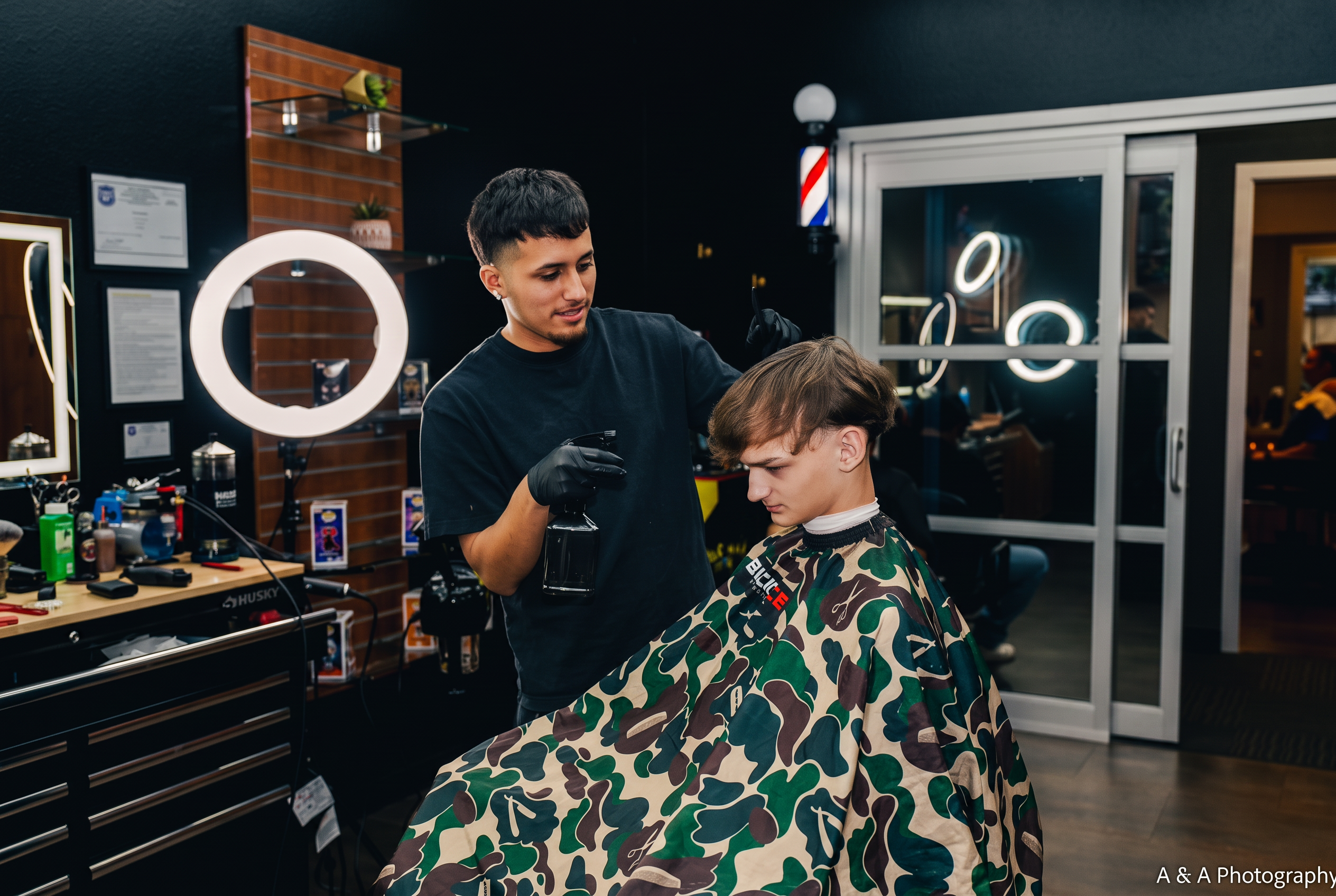 Barber at E's Blendz styling a client in the chair